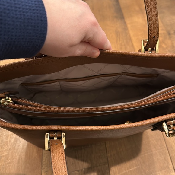 Michael Kors Mini Jet Set Medium Tote - Picture 7 of 8